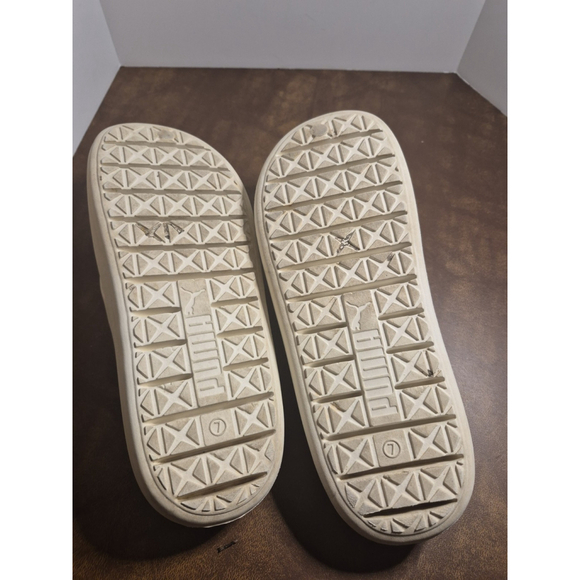 Size 7 White Womens Puma Slide Ons‎ - Picture 6 of 6